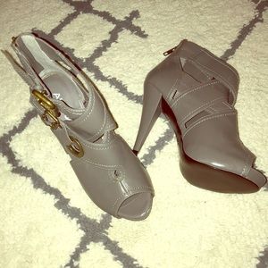 Beautiful grey ankle booties. Size 9.